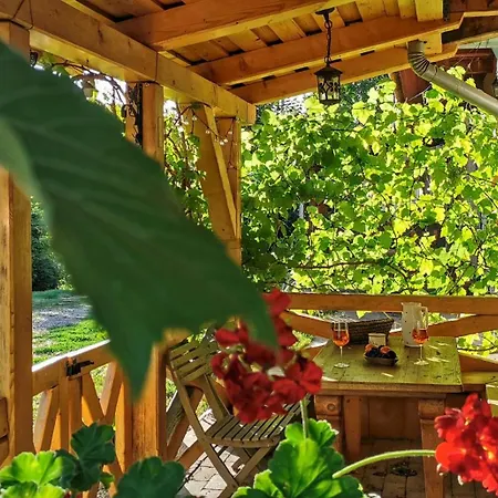 Pillango Preshaz Ipolytolgyes