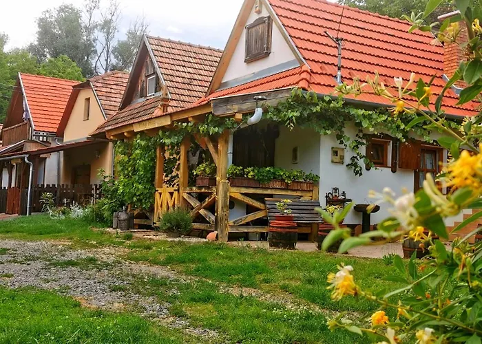 Pillango Preshaz * Ipolytolgyes